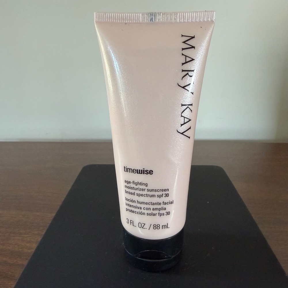Mary Kay TimeWise Age-Fighting Moisturizer Sunscreen Broad Spectrum SPF 30 3oz